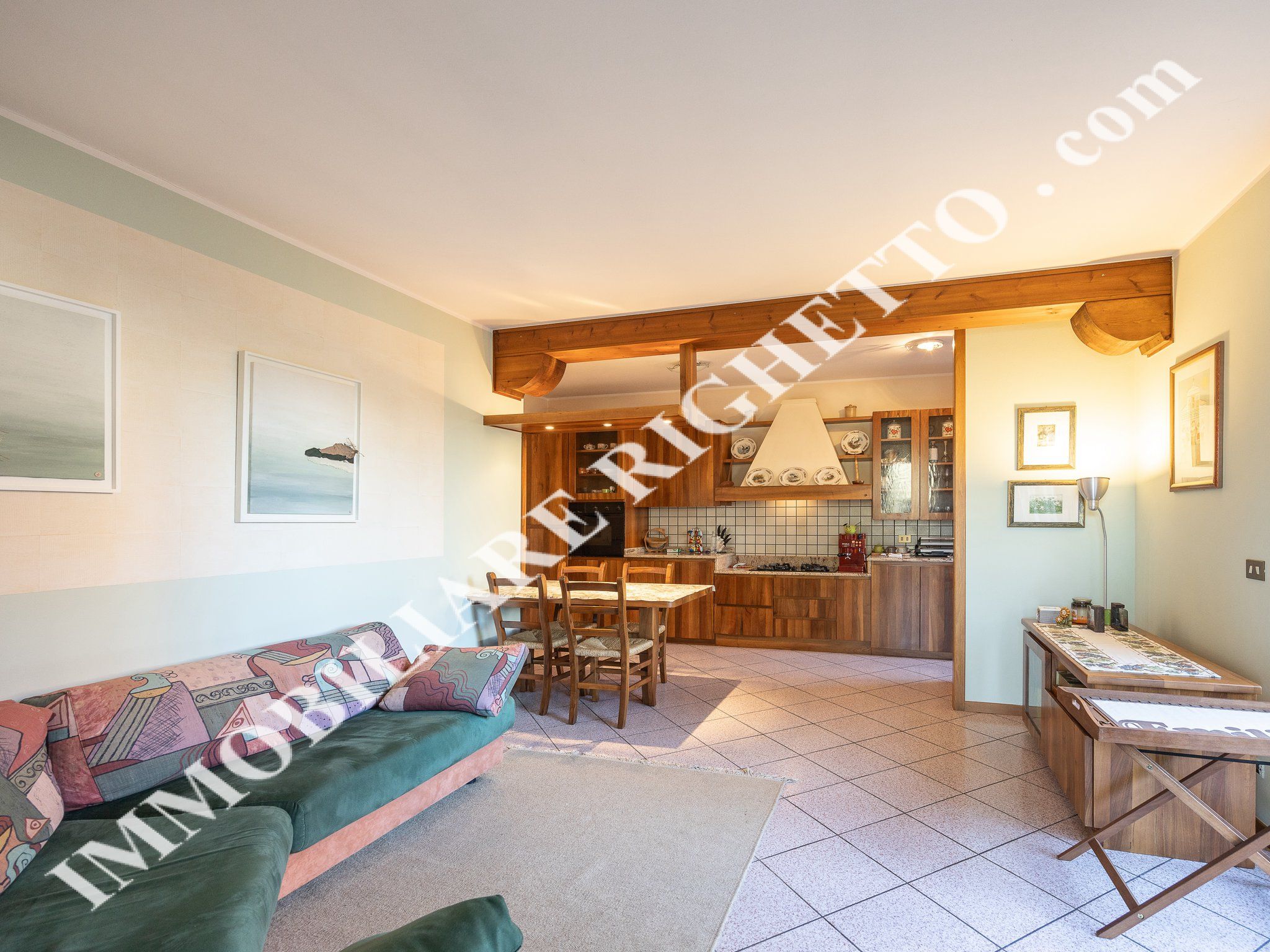 offerta immobile in vendita Ampio appartamento con grande terrazzo coperto.