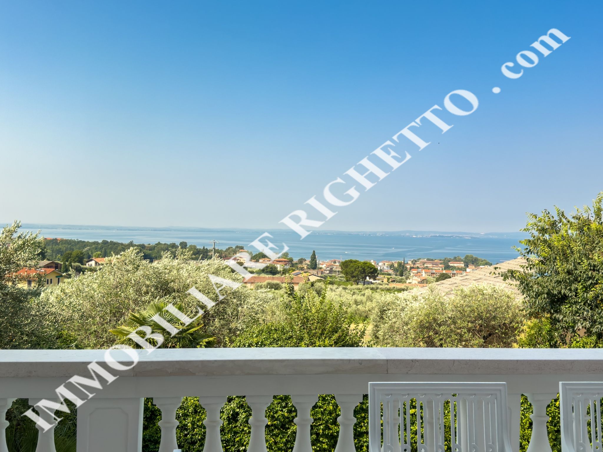 offerta immobile in vendita Elegante villa singola con piscina.