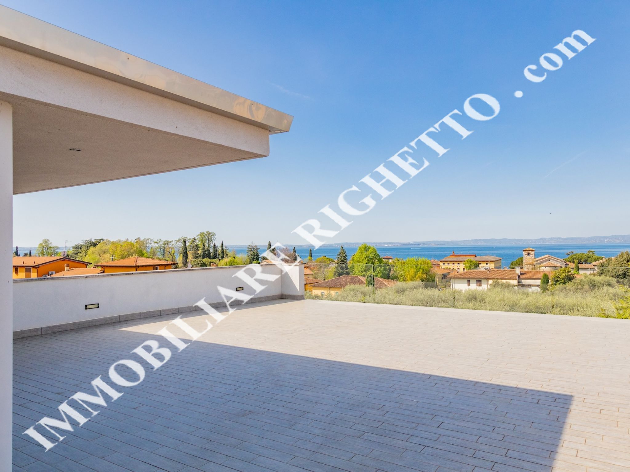 offerta immobile in vendita Moderna Villa con VISTA LAGO