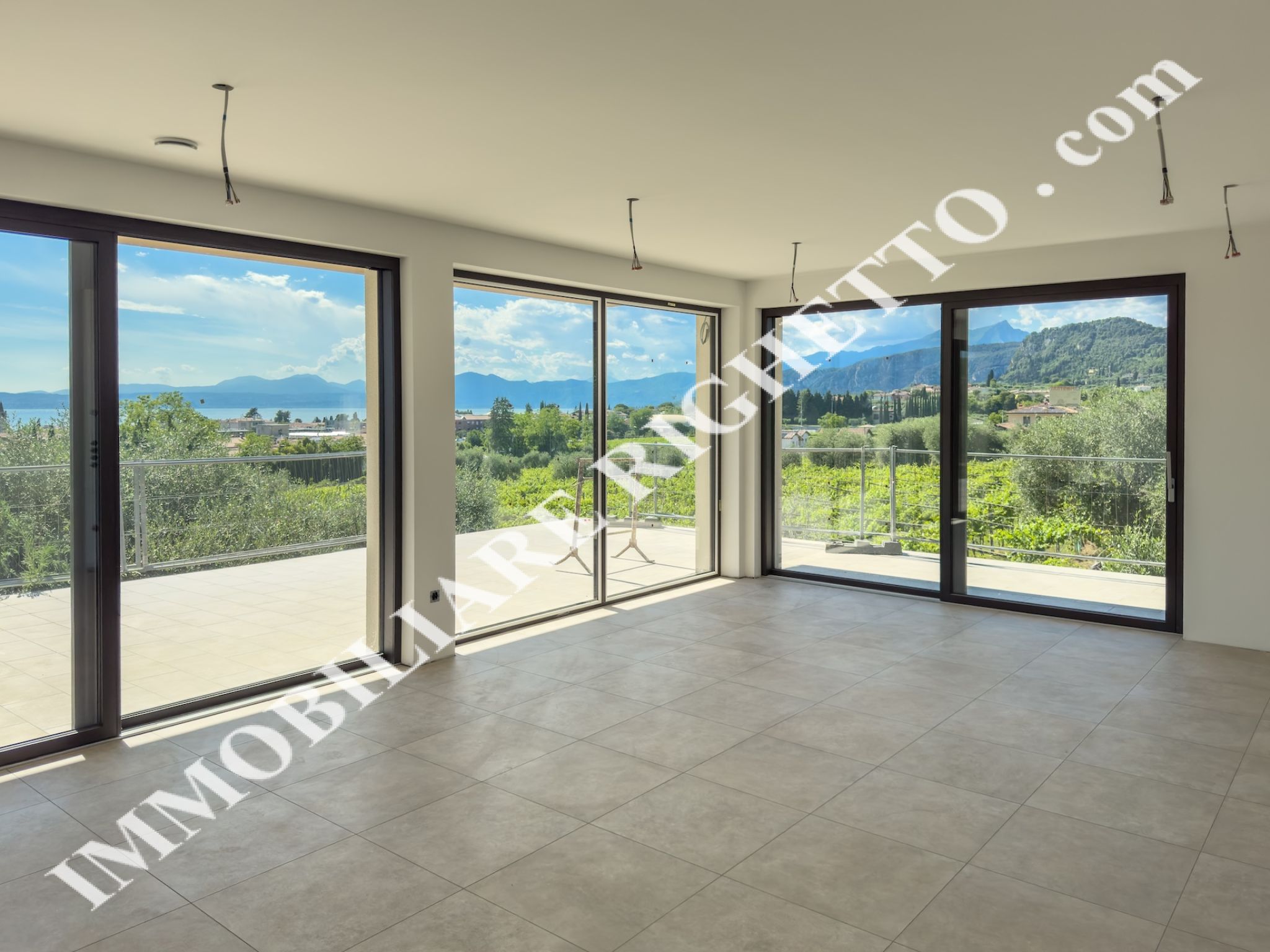 offerta immobile in vendita Splendide e moderne ville con piscine private e VISTA LAGO.