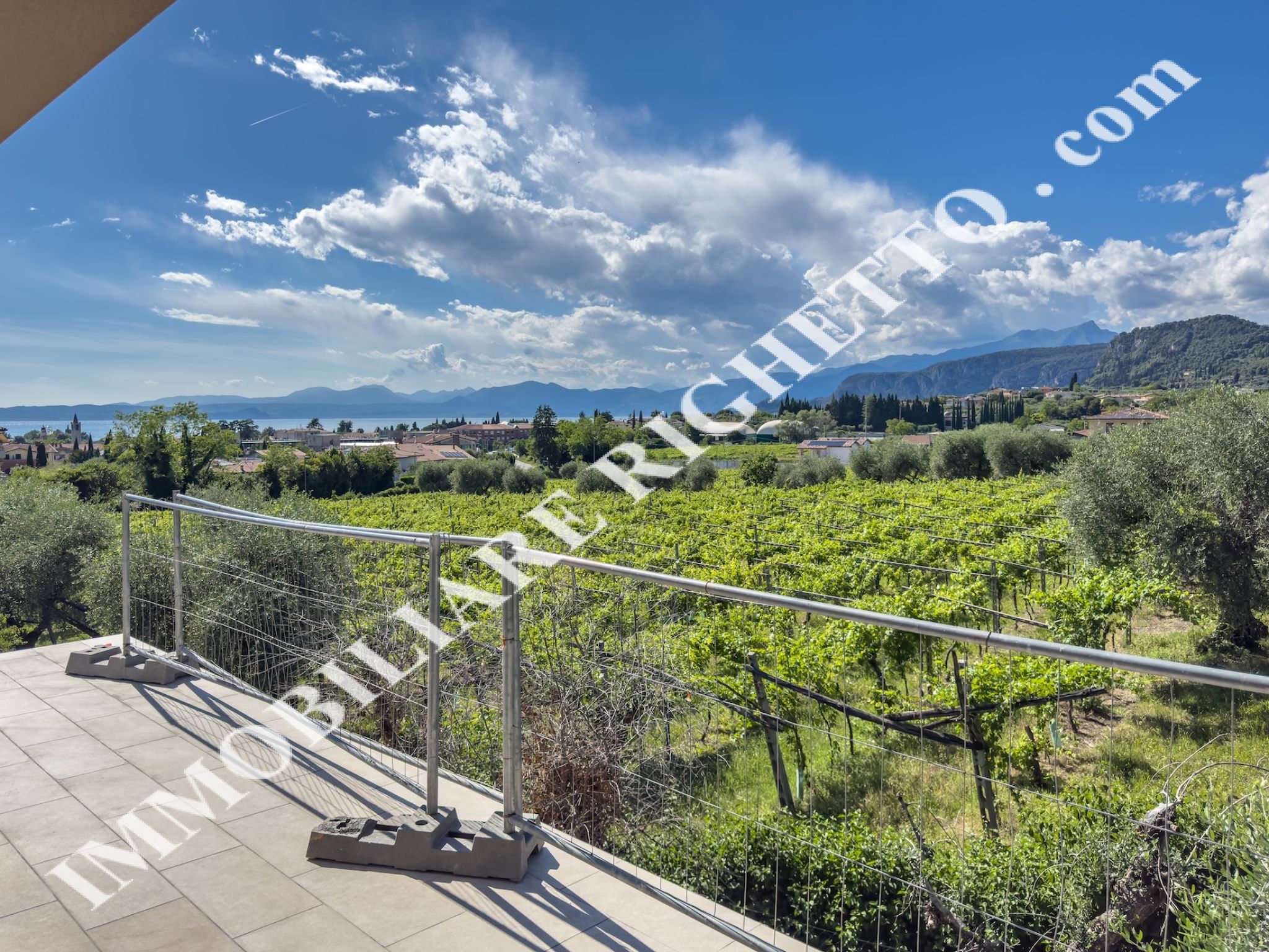 offerta immobile in vendita Splendide e moderne ville con piscine private e VISTA LAGO.